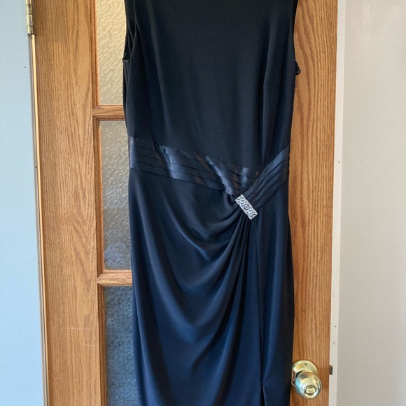 Ralph Lauren Dresses & Skirts - Ralph Lauren cocktail dress size 6 black like new